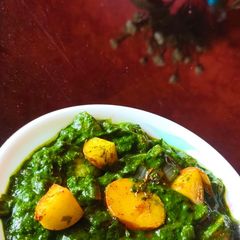 Baby potatoes in green gravy A picture of Baby potatoes in green gravy.