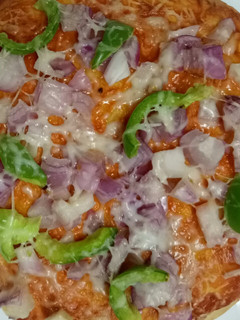 होम मेड पिज़्ज़ा (Homemade Pizza Recipe in Hindi) रेसिपी मुख्य फोटो