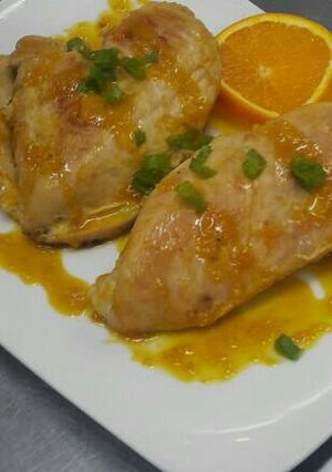 Una foto de Suprema de pollo a la naranja