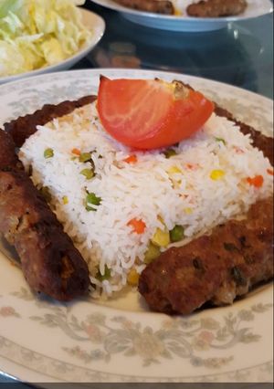 صورة لوصفة رز بالخضار مع كفتة اللحم