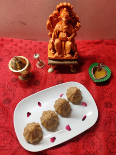 ઘઉં ના લોટ ના મોદક રેસીપી મુખ્ય ફોટો