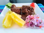 Una foto de cabrito en adobo