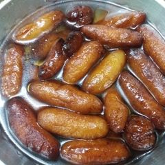 A picture of Gulab jamun.
