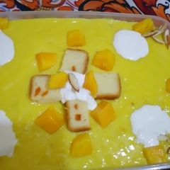 A picture of Mango creamy fruit cake custard.