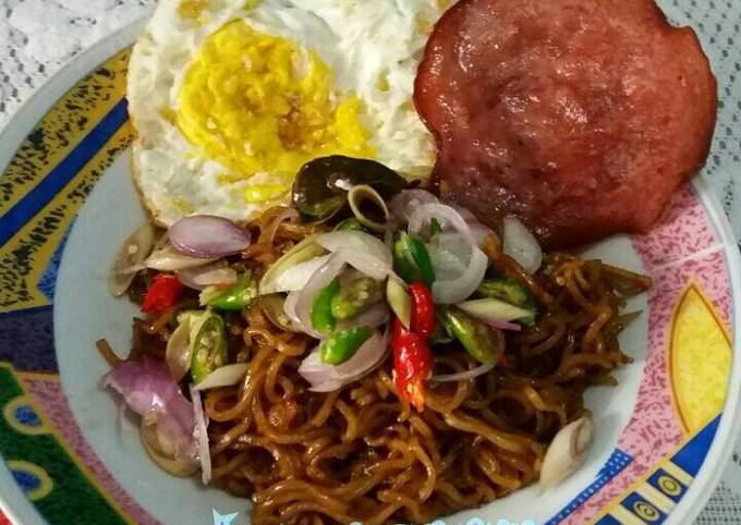 Mie goreng sambal matah khas Bali