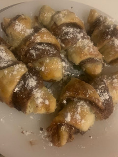 Una foto de Croissant de nocilla de dos colores