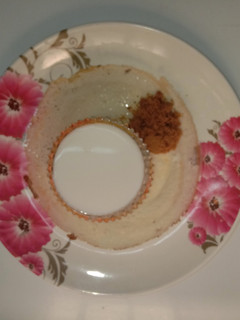 தேங்காய் பால் கருப்பட்டி ஆப்பம் (Thenkaai paal karuppati aapam recipe in tamil) செய்முறை முக்கிய புகைப்படம்