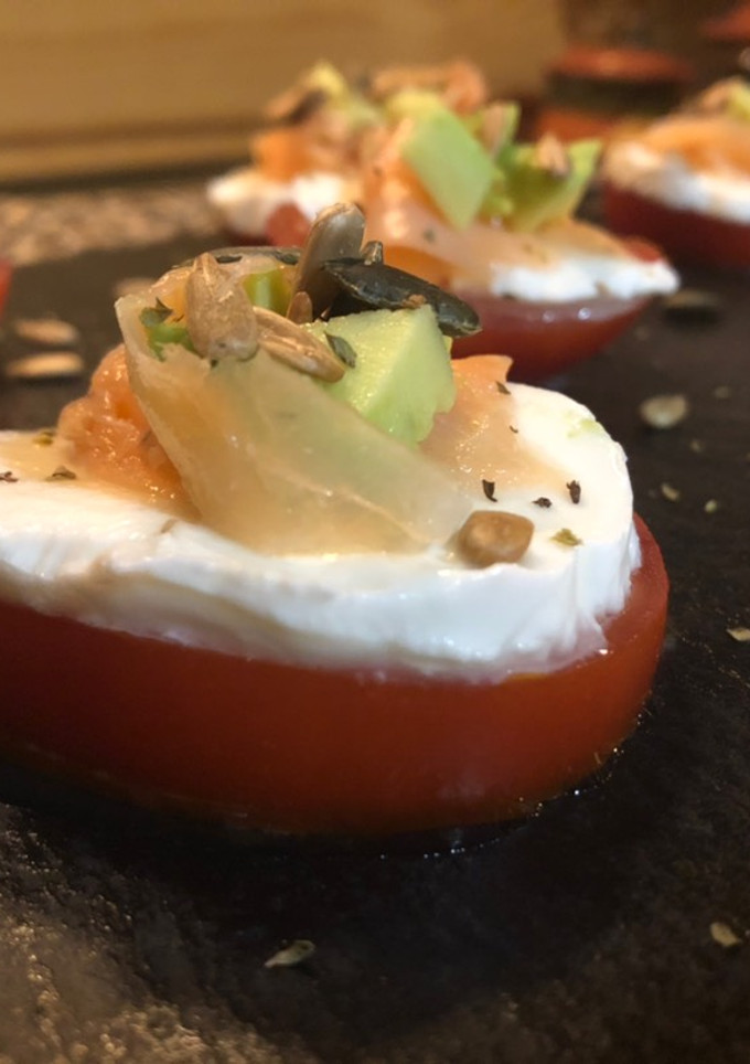 Una foto de Montaditos de mozzarella