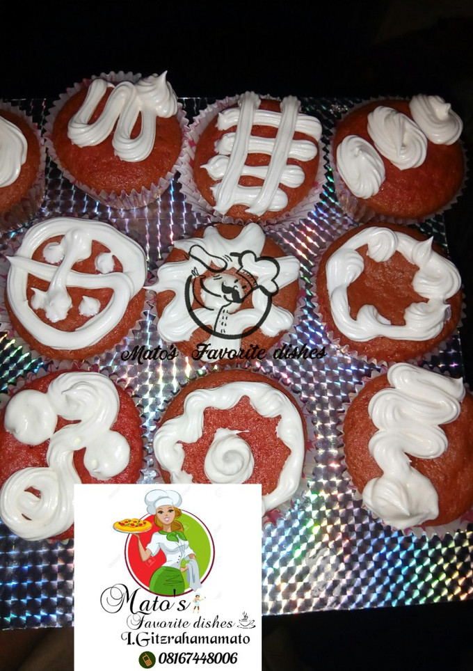 A picture of How to make whipped cream frosting.