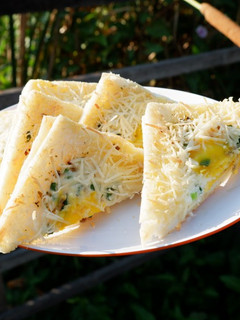 Foto resep Roti panggang isi telur keju, rasa bawang..