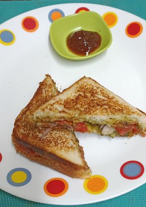 A picture of Vegetable Sandwich With Spicy Sattu Chutney.