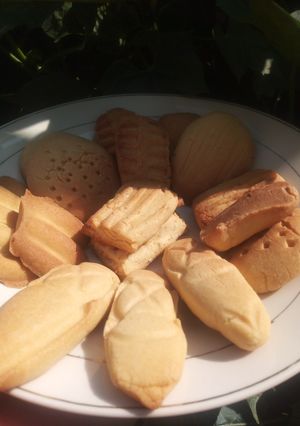 A picture of Curstard cookies. ❤️.