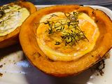 Ofenkäse im Kürbis