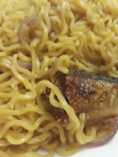 A picture of Indomine and fish.