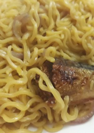 A picture of Indomine and fish.