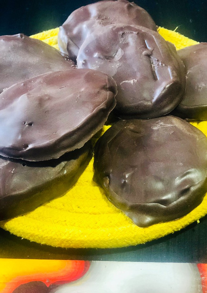 Una foto de Colaciones de dulce de leche con baño de chocolate