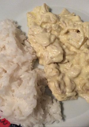 Una foto de Pollo al curry estilo ThaIsracn