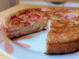 Bizcocho de fresas, plátanos y nueces