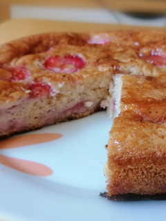 Una foto de Bizcocho de fresas, plátanos y nueces