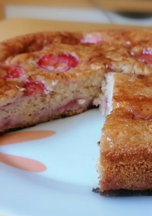 Una foto de Bizcocho de fresas, plátanos y nueces