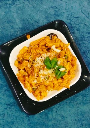 A picture of Arrabiata sauce with penne 😋 pasta 🍝.