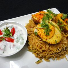 A picture of Eggs Pulao.