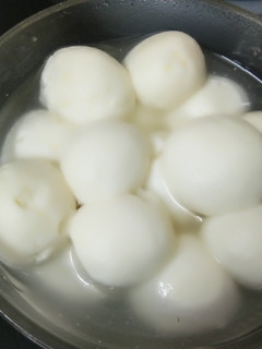 A picture of Chenna Rasgulla.