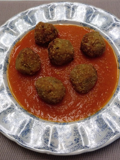 Una foto de Albóndigas de quinoa en salsa de tomate
