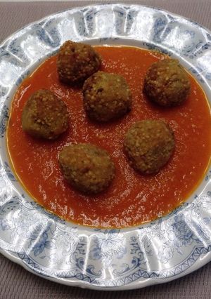 Foto principal de Albóndigas de quinoa en salsa de tomate