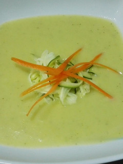 Una foto de Crema de calabacín con espaguetis y zanahoria