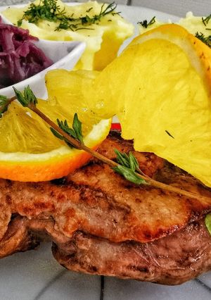 Zdjęcie przepisu Pieczona pierś z kaczki w sosie pomarańczowym.