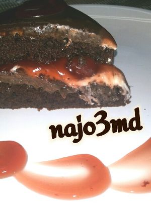 صورة لوصفة كيكة الشوكلاتة بصوص النوتيلا و بحشوة الكرز🤓😍😉