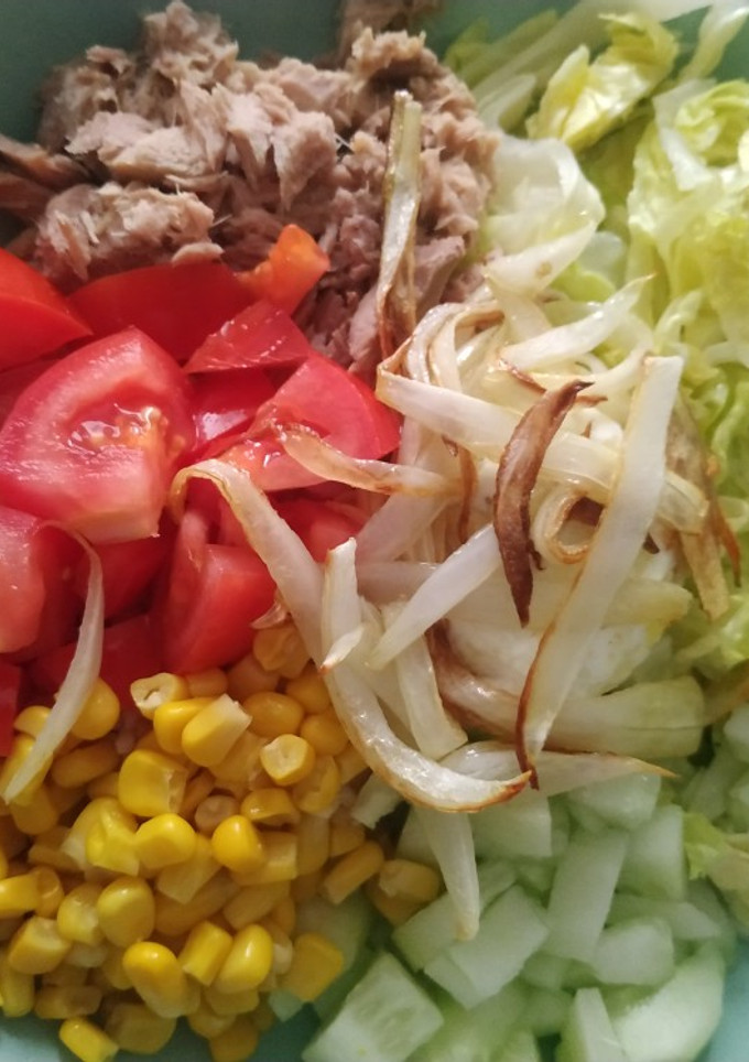 Una foto de Poke con alimentos diarios