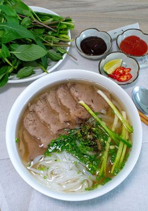 Hình của món Phở bò nước trong.