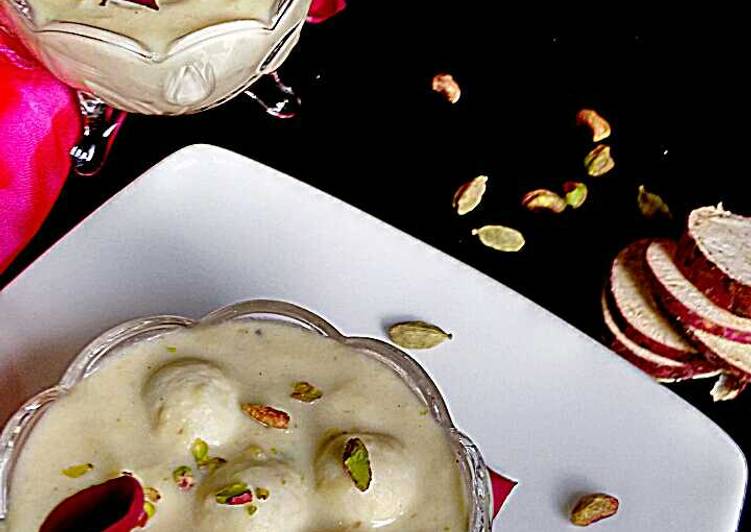 Rasgulla in Sweet potato Rabdi