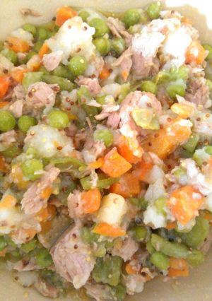 Una foto de Ensaladilla con vinagreta de mostaza antigua