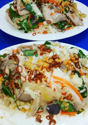 Hình của món Gỏi Gà Rau Răm.