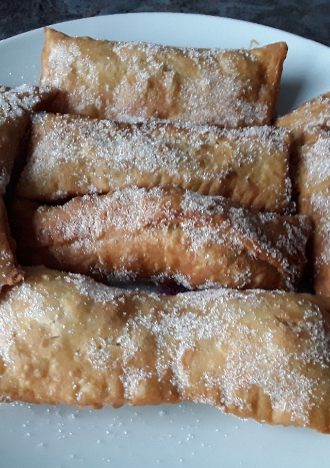 Una foto de Casadiellas de nuez fritas