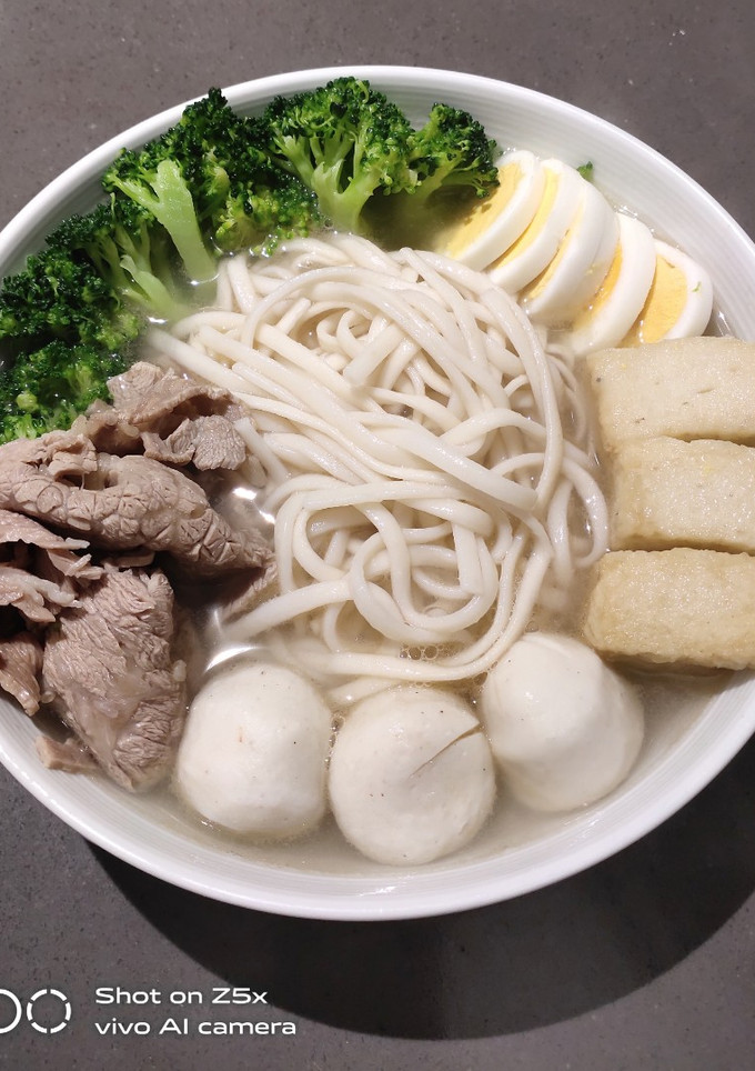 A picture of Udon Soup.