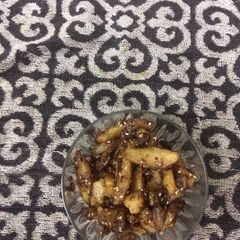 A picture of Aloo with sesame seed and honey.
