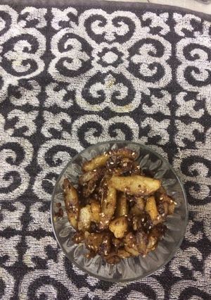 A picture of Aloo with sesame seed and honey.