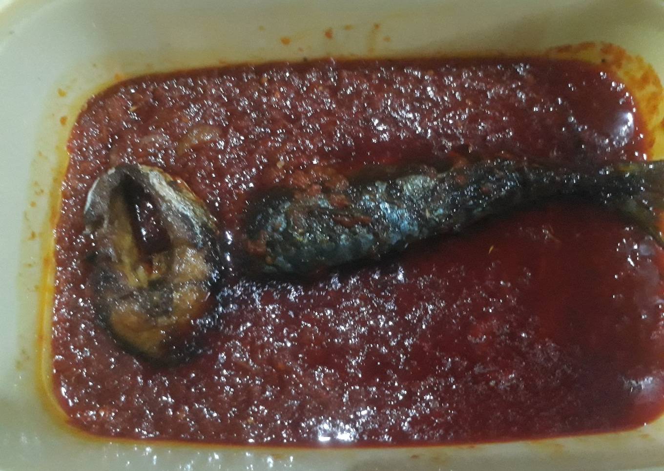 Tomato stew with fried fish