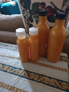 Una foto de Jugos de jengibre y mangos caseros