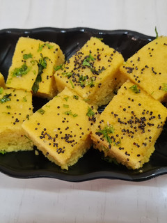 ढोकला (dhokla recipe in Hindi) रेसिपी मुख्य फोटो