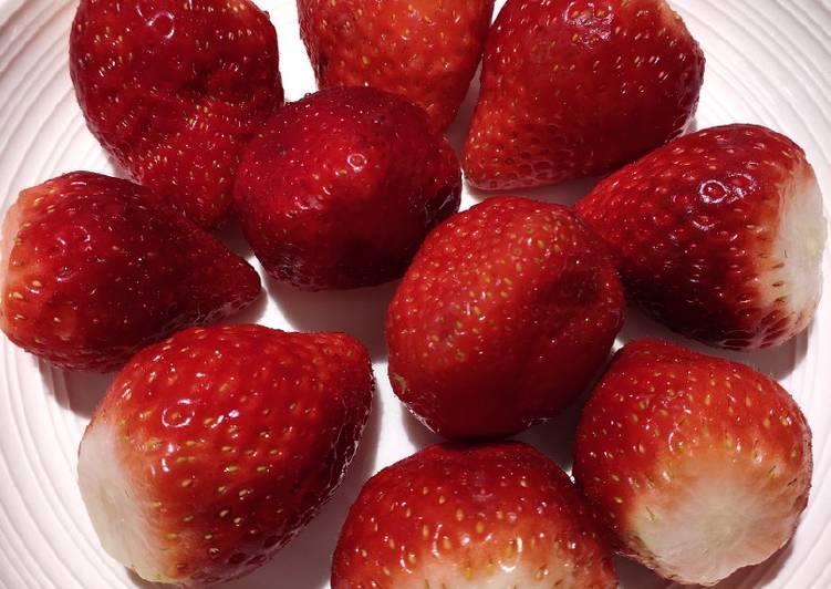 Simple Way to Prepare Quick Strawberry Dessert