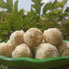 Coconut, apple laddu A picture of Coconut, apple laddu.