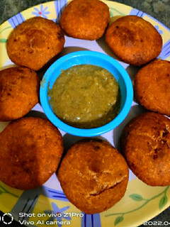 प्याज की कचौड़ी (pyaj ki kachori recipe in Hindi) रेसिपी मुख्य फोटो
