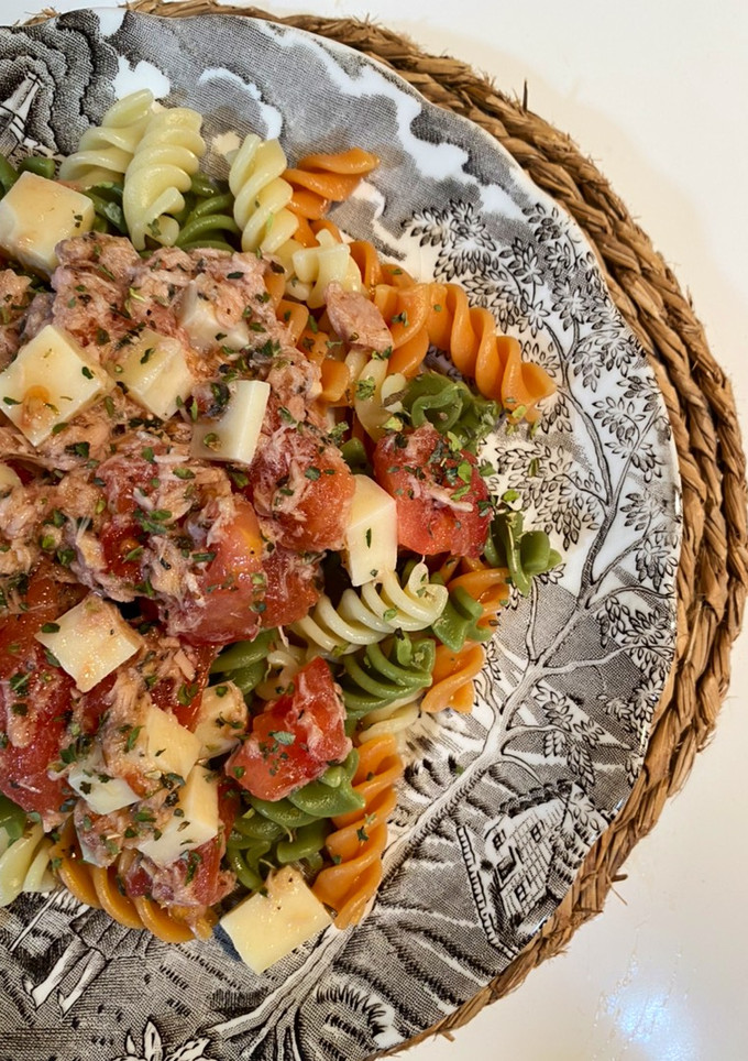 Una foto de Ensalada de pasta con atún rápida