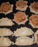 Empanadas y canastitas de manzana y mermelada
