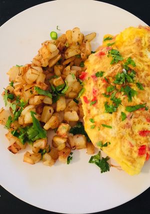 รูปของ Fried potatoes and omelette🍳🧀🥔